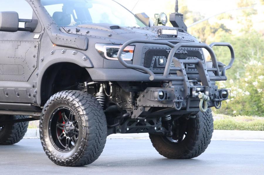 Детали экстерьера Toyota Tundra CrewMax 4x4 Zombie Apocalypse 2013 года  (фото 239 из 461)